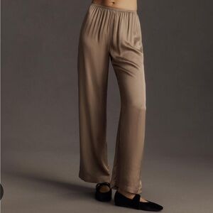 Donni Silky Simple Pant in Mushroom